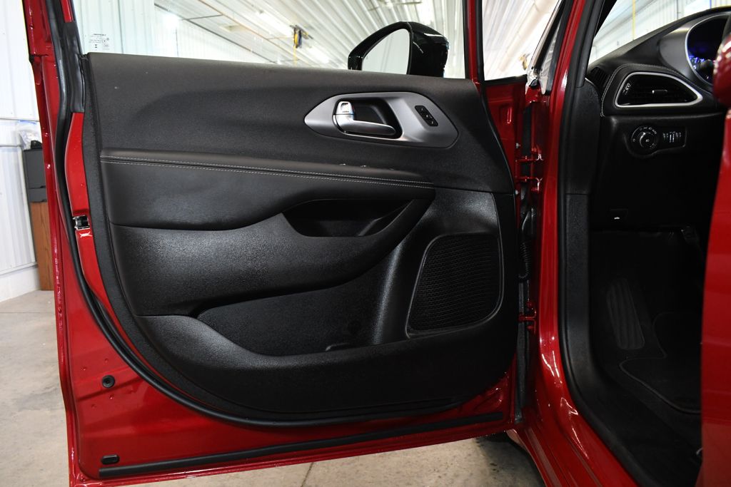 Used 2026 Red Chrysler Select image 16