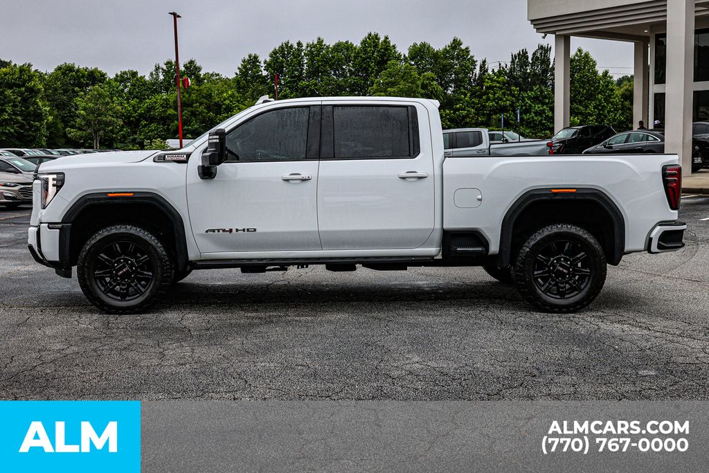 Used 2025 White GMC AT4 image 9