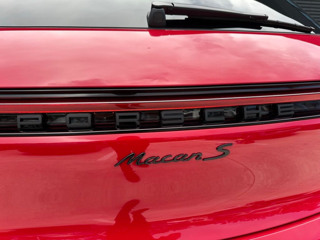 Thumbnail: 2025 Porsche Macan - 12