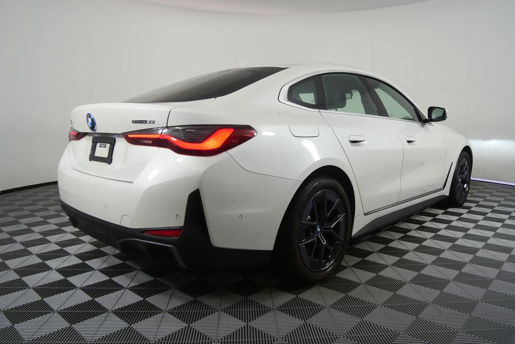 Thumbnail: 2023 BMW i4 - 3