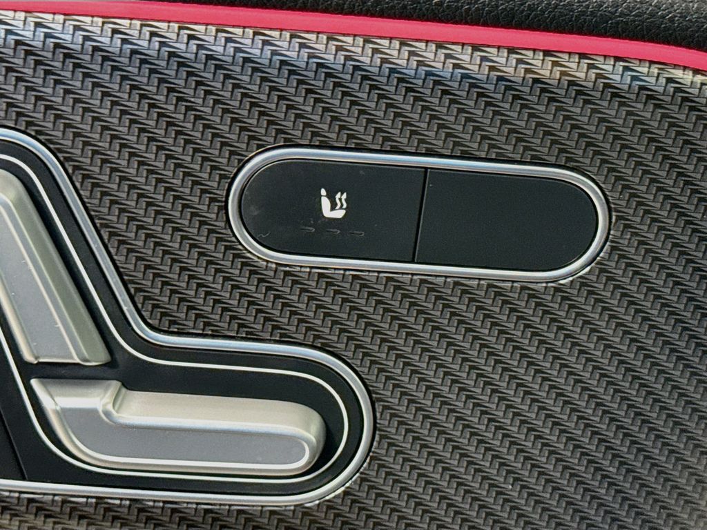 Thumbnail: 2021 Mercedes-Benz GLB - 20