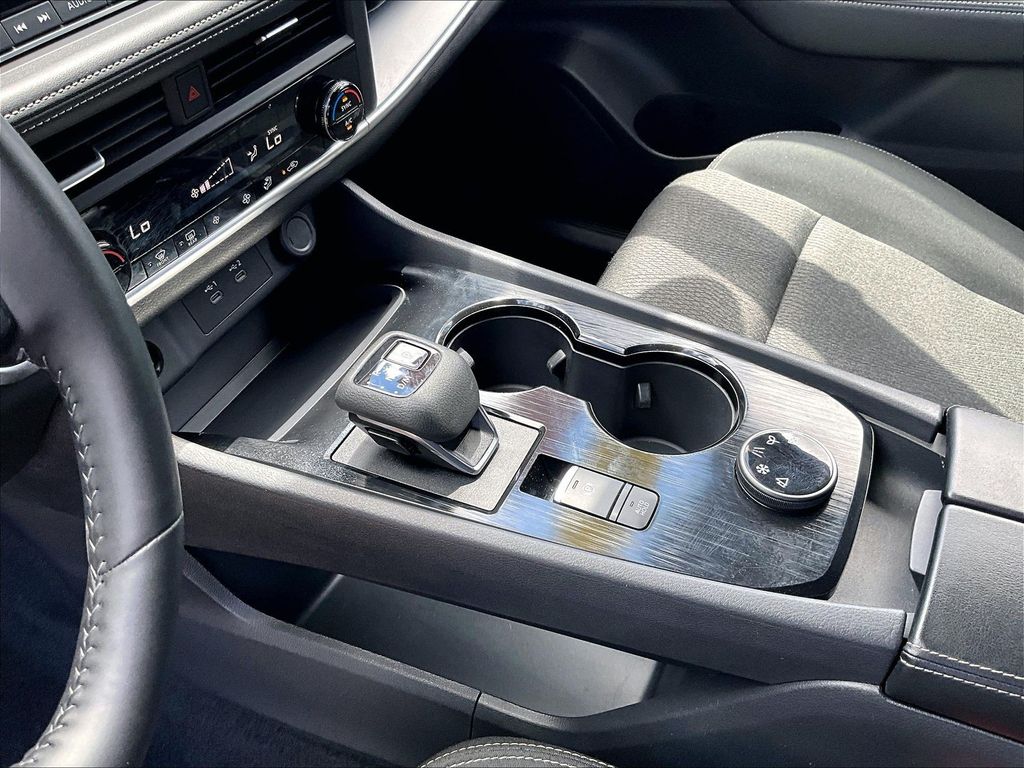 2025 Nissan Rogue — photo 20