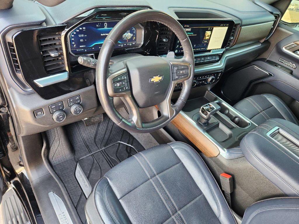 2022 Chevrolet Silverado 1500 High Country 2