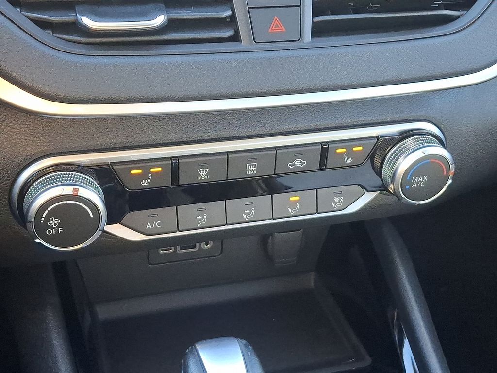 Thumbnail: 2021 Nissan Altima - 17