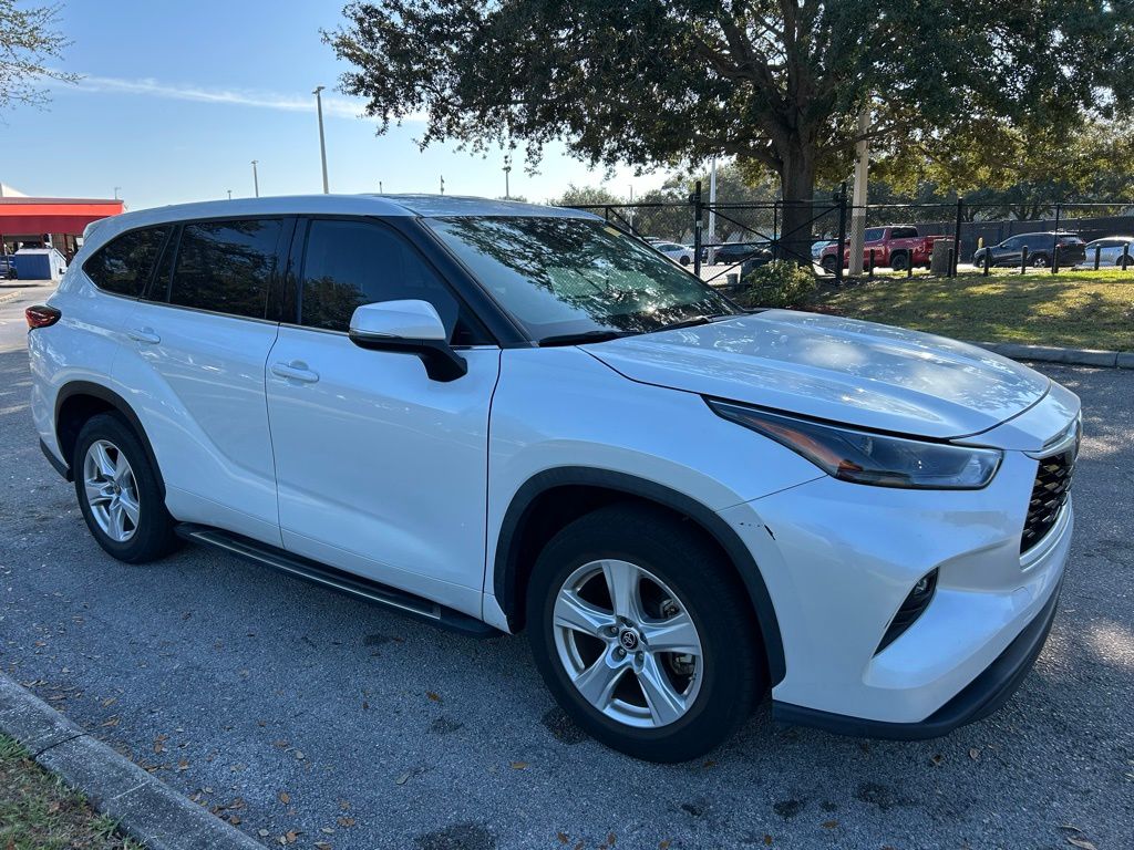 Thumbnail: 2022 Toyota Highlander - 7