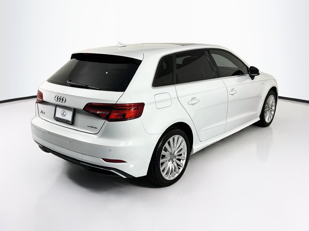 Thumbnail: 2018 Audi A3 e-tron - 5