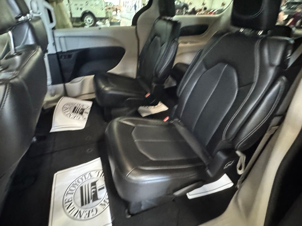 Used 2023 Chrysler Pacifica Van