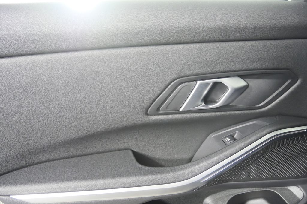 Thumbnail: 2026 BMW 3 Series - 13