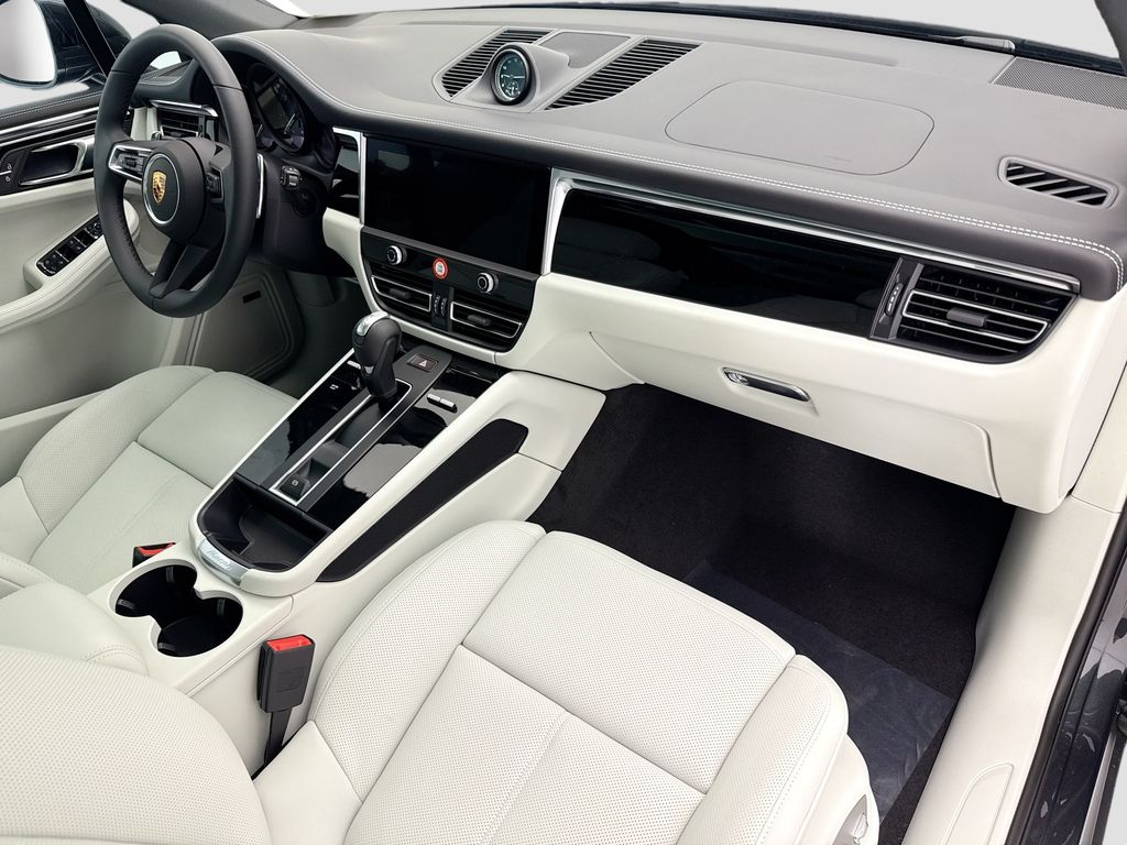 Thumbnail: 2026 Porsche Macan - 19