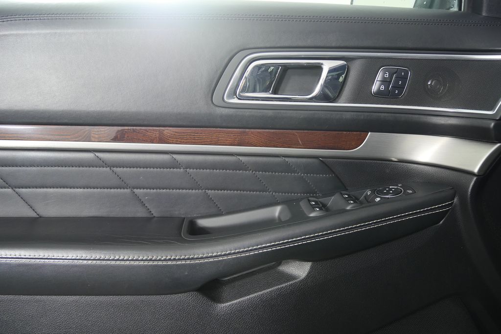 Thumbnail: 2017 Ford Explorer - 9