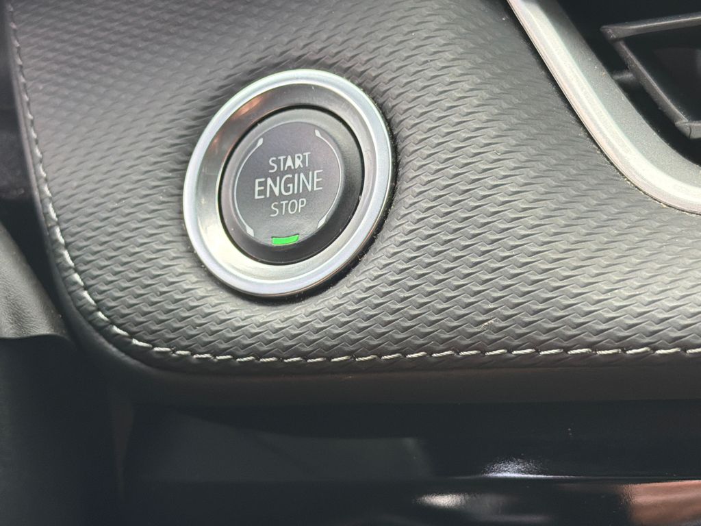 Used 2025 White Chevrolet LT image 31