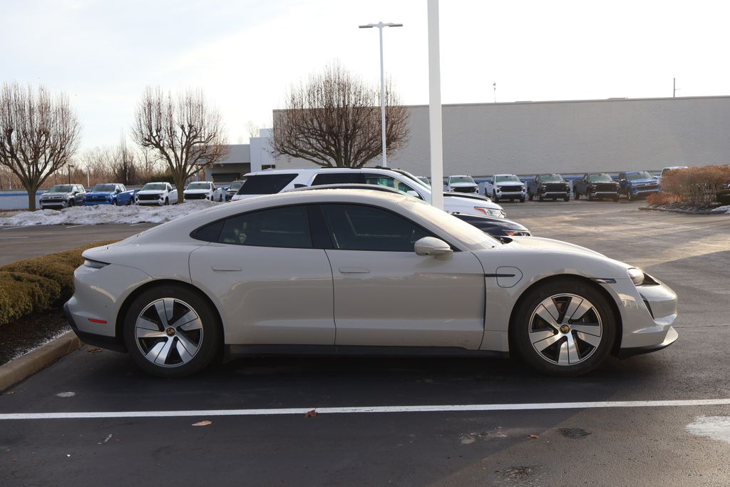 Thumbnail: 2022 Porsche Taycan - 7