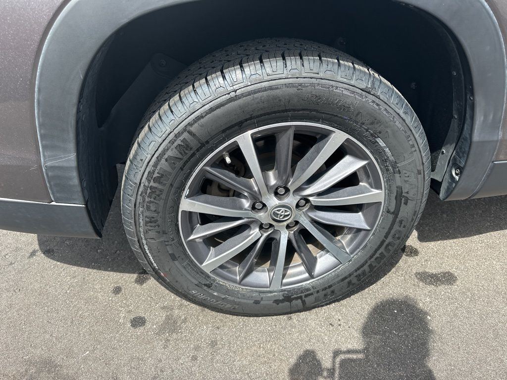 2019 Predawn Gray Mica Toyota Highlander XLE FWD SUV