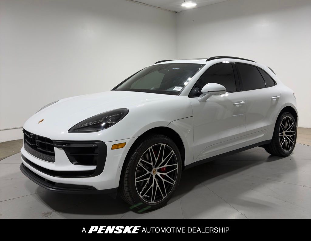 Thumbnail: 2023 Porsche Macan - 1