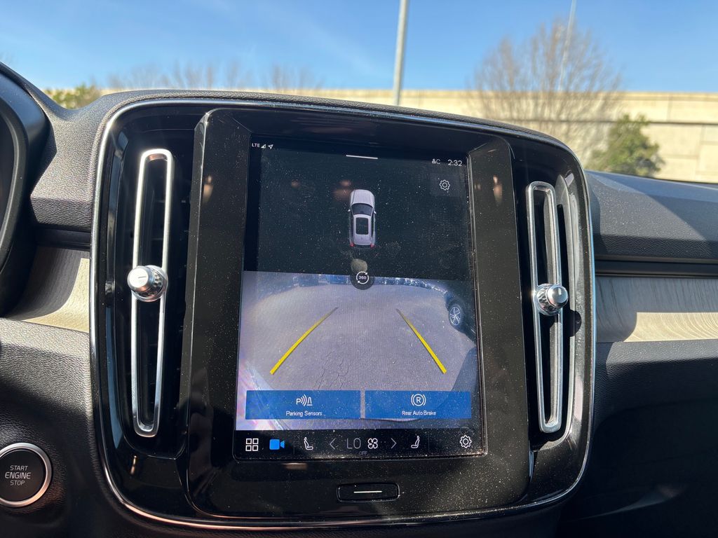 Used Car 2023 Volvo Xc40  B5 Plus Bright Theme For Sale Under $30,000 In Austin, Texas