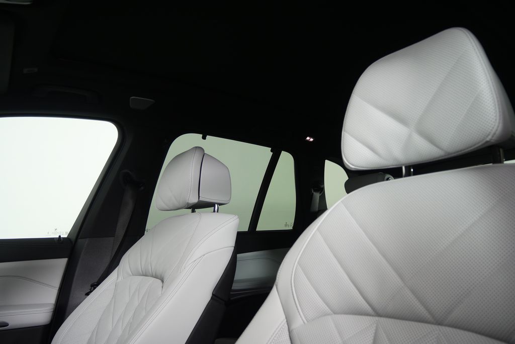 Thumbnail: 2026 BMW X5 - 11