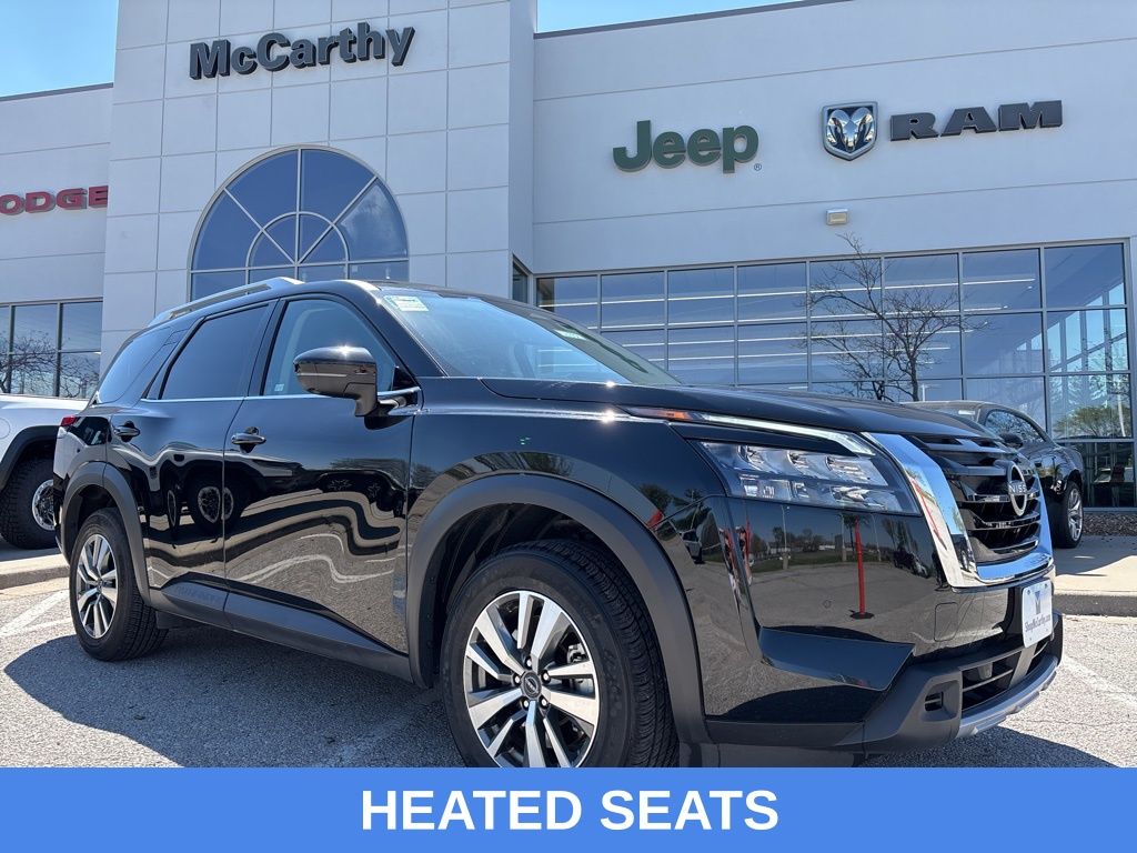 2025 Nissan Pathfinder SL 2WD's photo