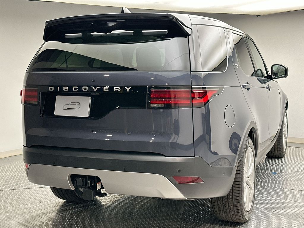 Thumbnail: 2026 Land Rover Discovery - 3
