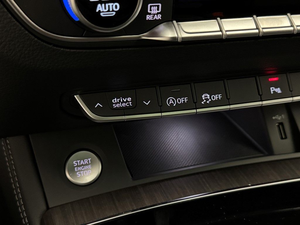 Thumbnail: 2025 Audi Q5 - 30