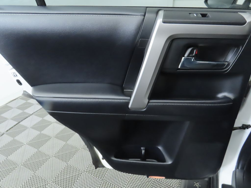 2018 Toyota 4Runner SR5 27