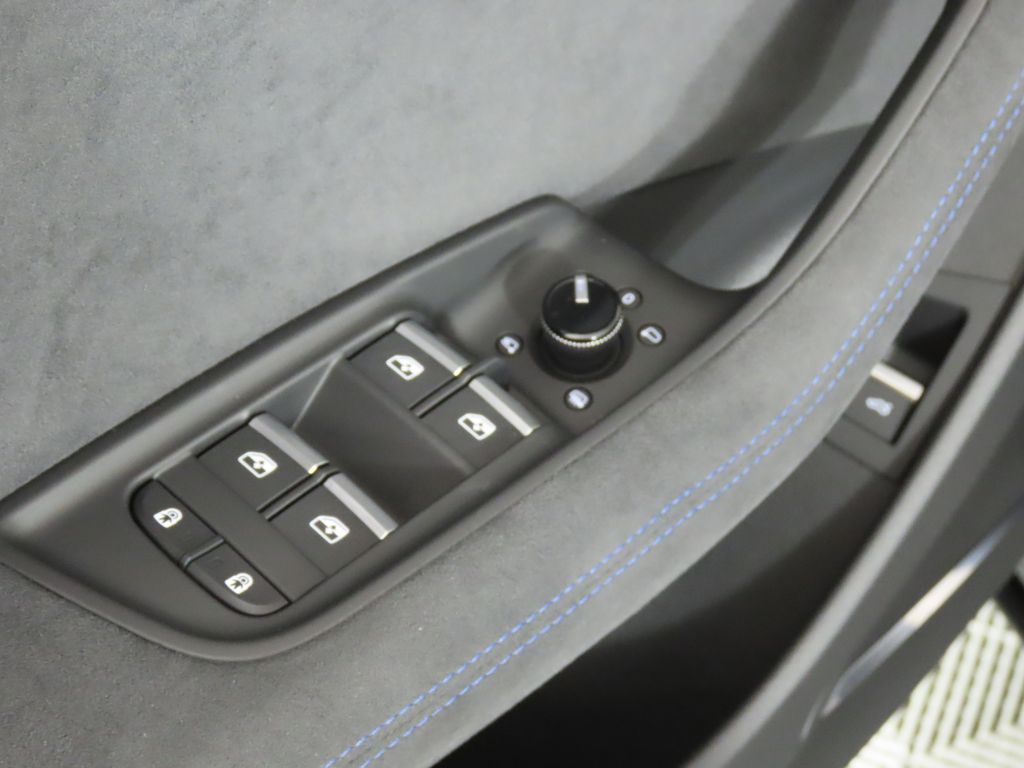 Thumbnail: 2026 Audi RS Q8 - 28