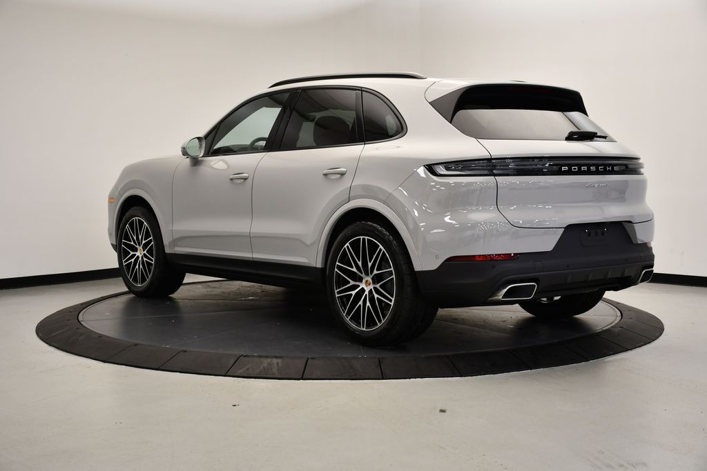 Thumbnail: 2025 Porsche Cayenne - 3