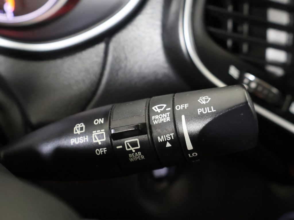 Used 2019 Gray Jeep Latitude Plus image 38