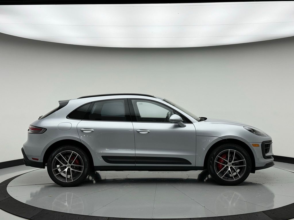 2024 Porsche Macan S 8