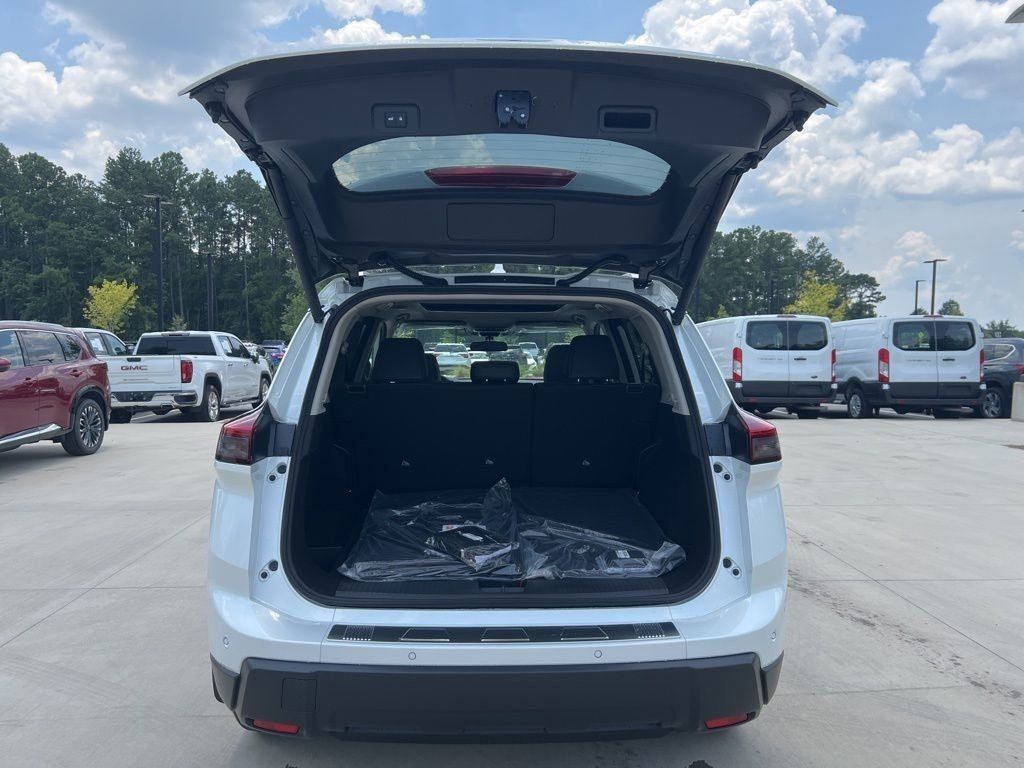 2025 Everest White Pearl Nissan Rogue SV FWD SUV