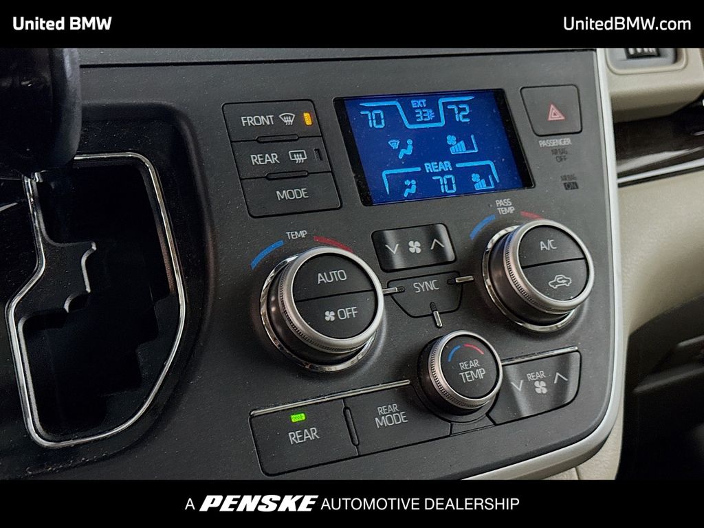 Thumbnail: 2020 Toyota Sienna - 11