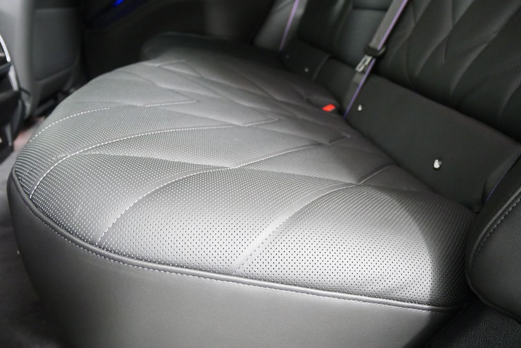 Thumbnail: 2026 BMW XM - 17