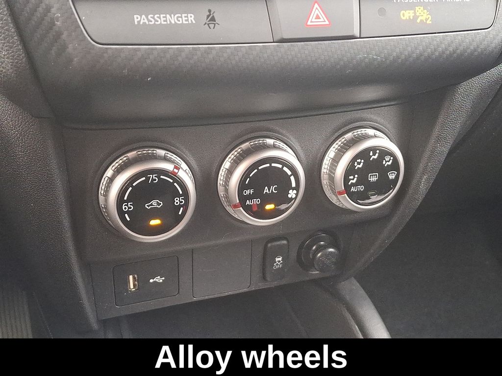 Thumbnail: 2023 Mitsubishi Outlander Sport - 16