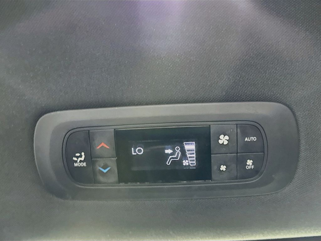 Thumbnail: 2020 Chrysler Pacifica - 27