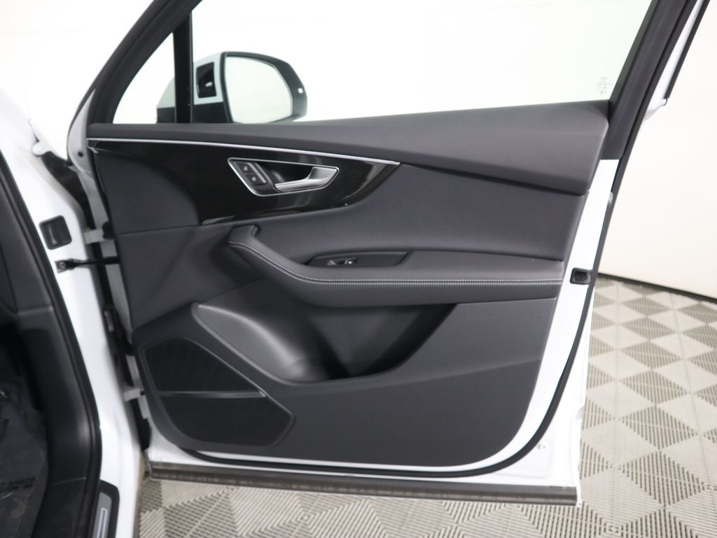 Thumbnail: 2025 Audi Q7 - 27