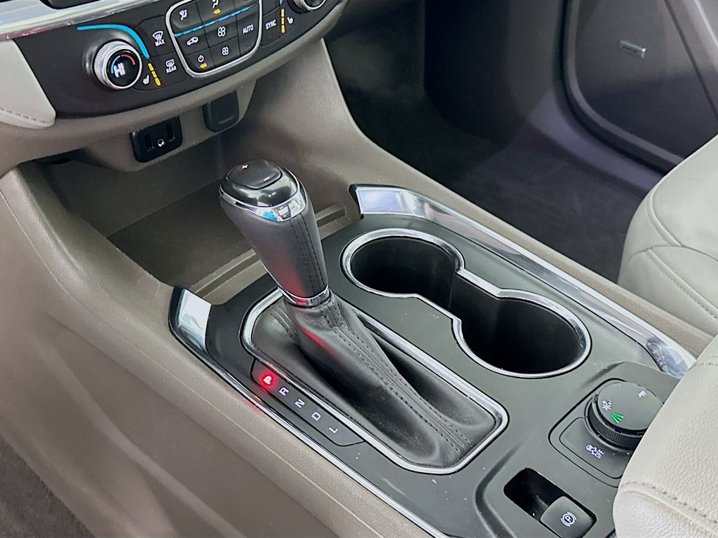 Thumbnail: 2018 Chevrolet Traverse - 17