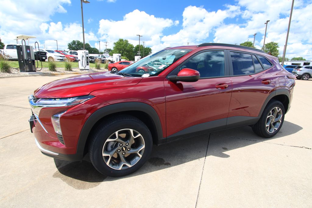 Used 2025 Chevrolet Trax SUV