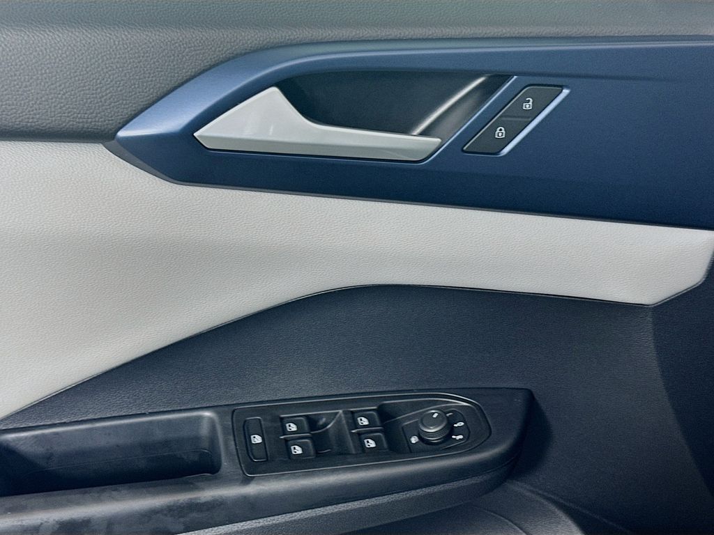 Thumbnail: 2023 Volkswagen Taos - 17