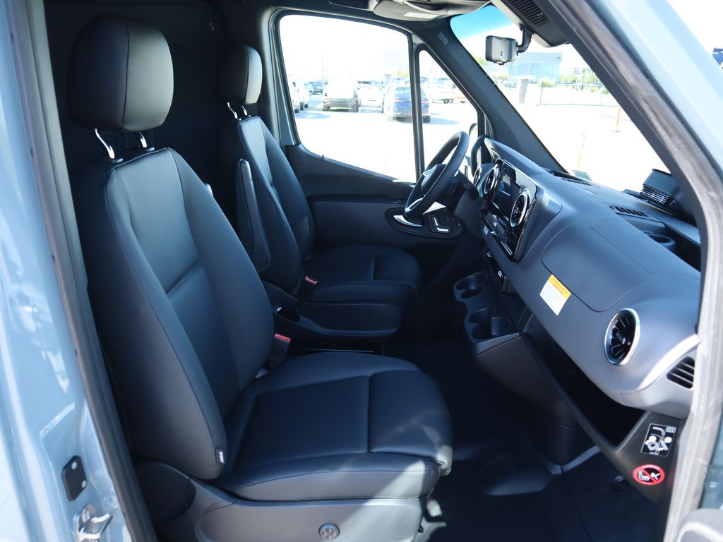 Thumbnail: 2025 Mercedes-Benz Sprinter - 22