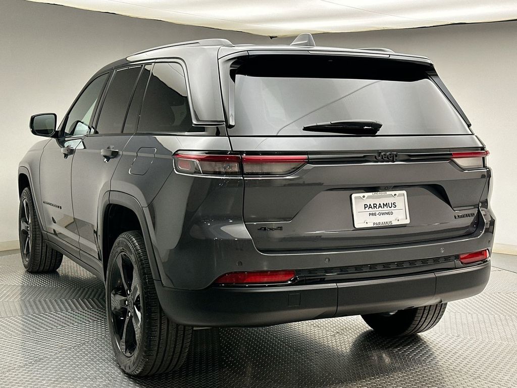 Thumbnail: 2024 Jeep Grand Cherokee - 11