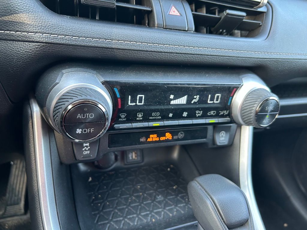 2024 Toyota RAV4 XLE 26