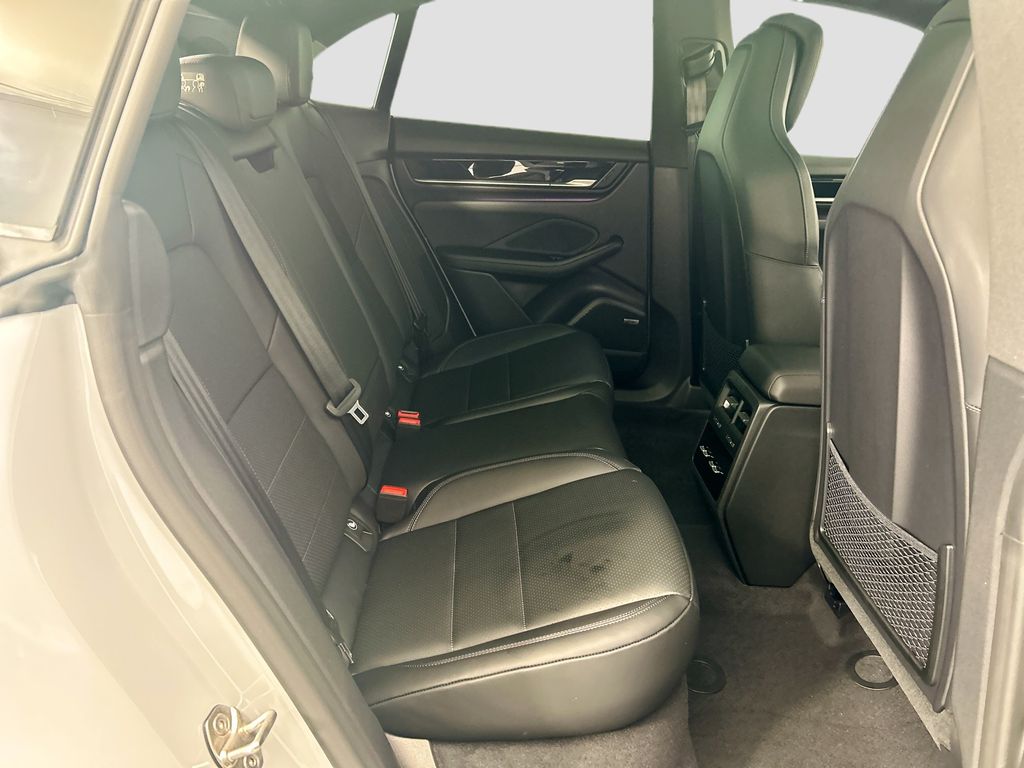 Thumbnail: 2026 Porsche Macan - 22