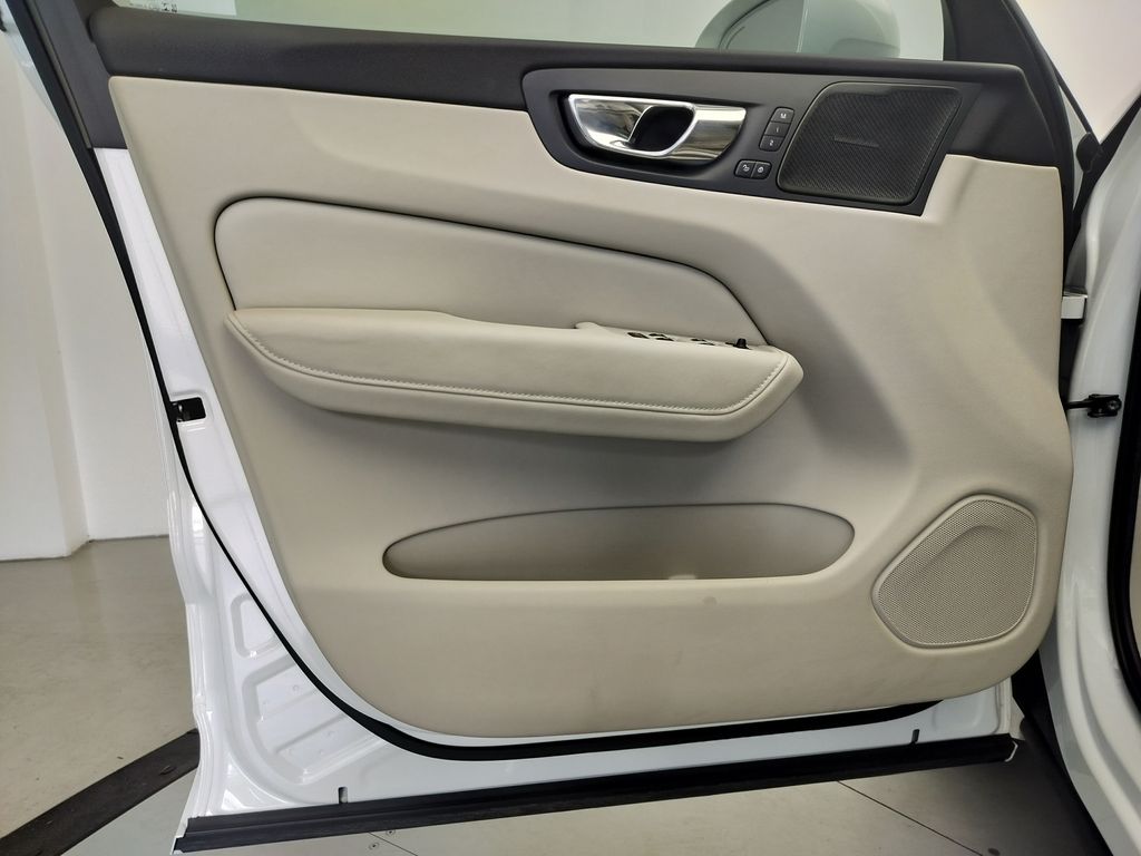 Thumbnail: 2020 Volvo XC60 - 6