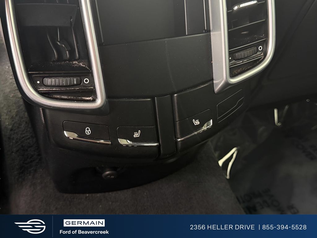 Used 2017 White Porsche Base image 11