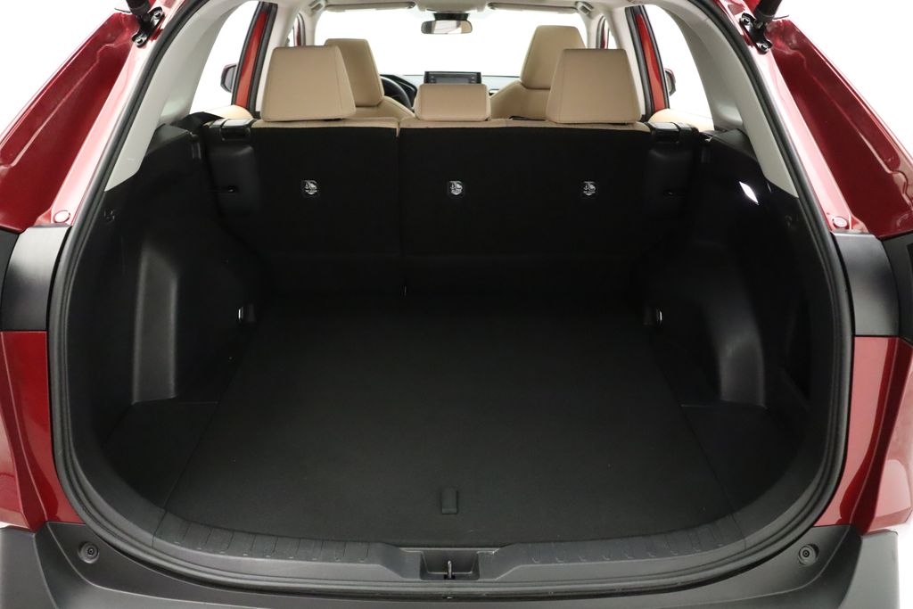 2022 Toyota RAV4 XLE 22