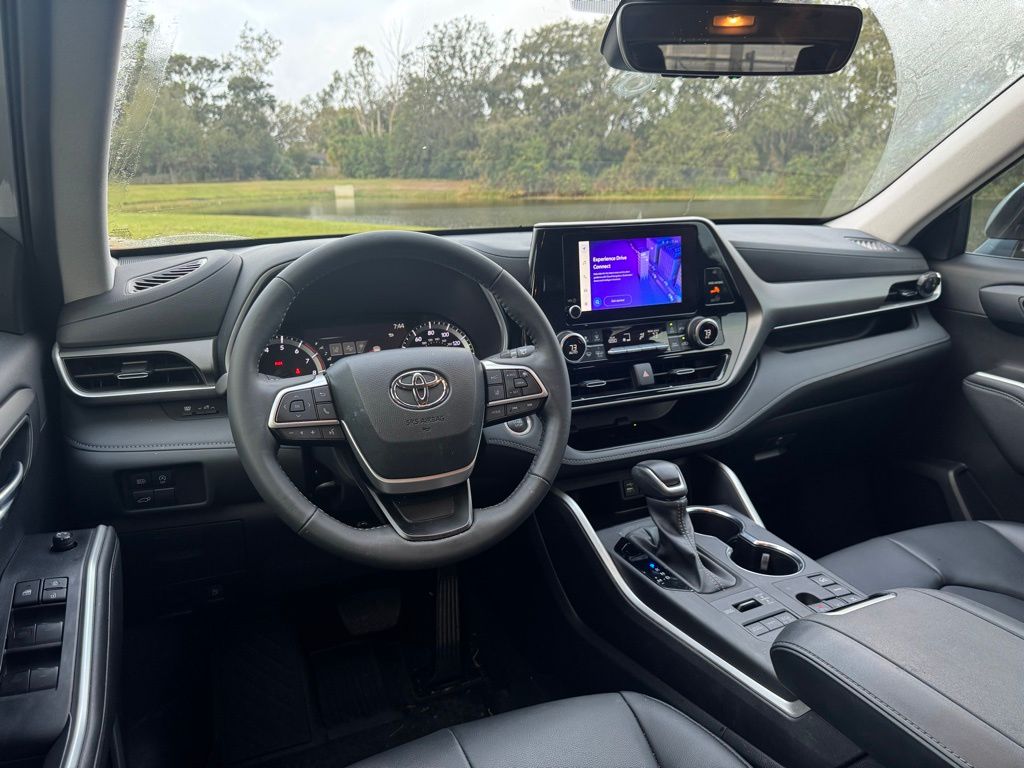 2024 Toyota Highlander XLE 12