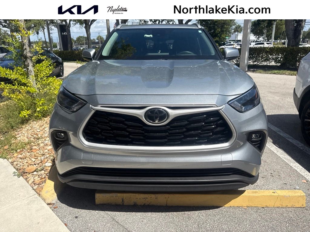 Celestial Silver Metallic 2025 Toyota Highlander SUV / Crossover Front-Wheel Drive 8-Speed Automatic