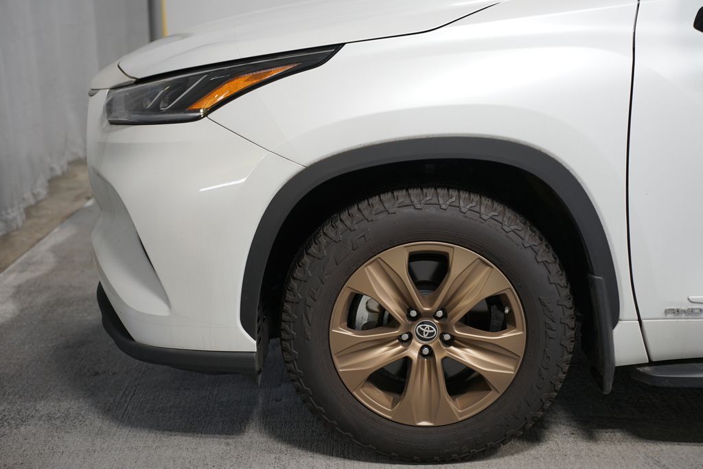 Thumbnail: 2022 Toyota Highlander - 5