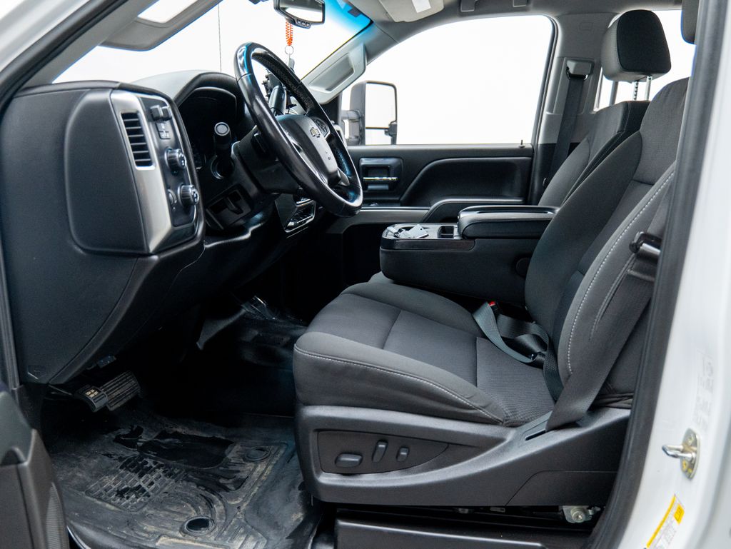 2019 White Chevrolet Silverado 2500HD LT 4X4 Truck