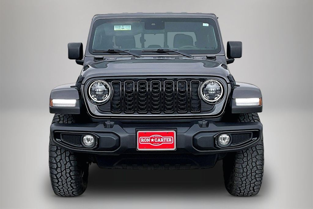 Used 2024 Jeep Gladiator Willys 4D Crew Cab