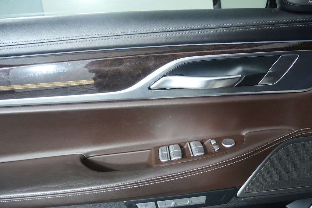 Thumbnail: 2016 BMW 7 Series - 8